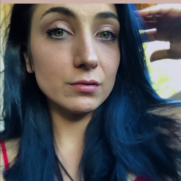 ✨MEET THE POSHER ✨ - Picture 1 of 8